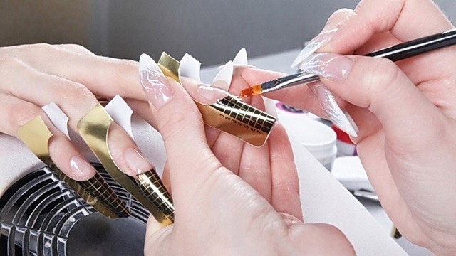 Как стать профессиональным мастером наращивания ногтей